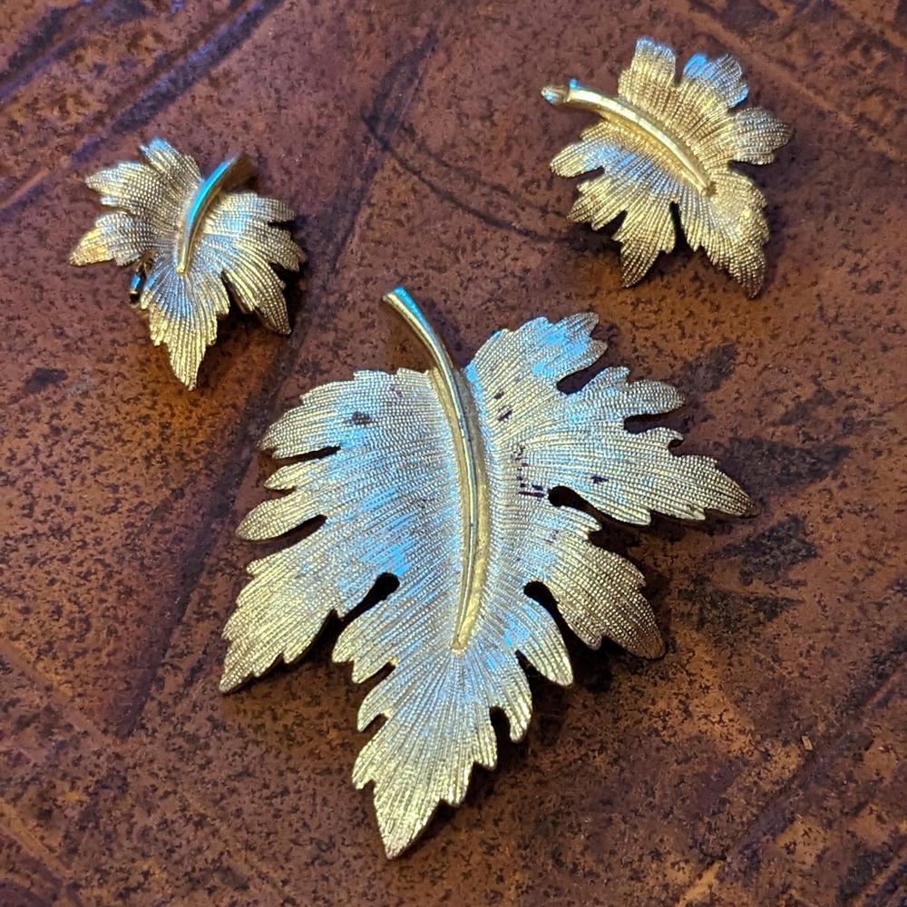 Emmons Retro Leaf Brooch & Earrings Set